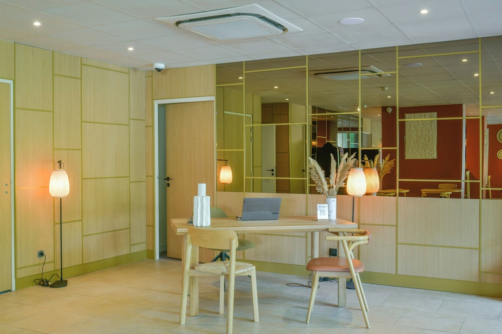 Brit Hotel Bourges L Olympia 10/54