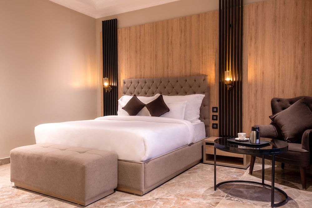 Alpine Hotel and Villas 7/22