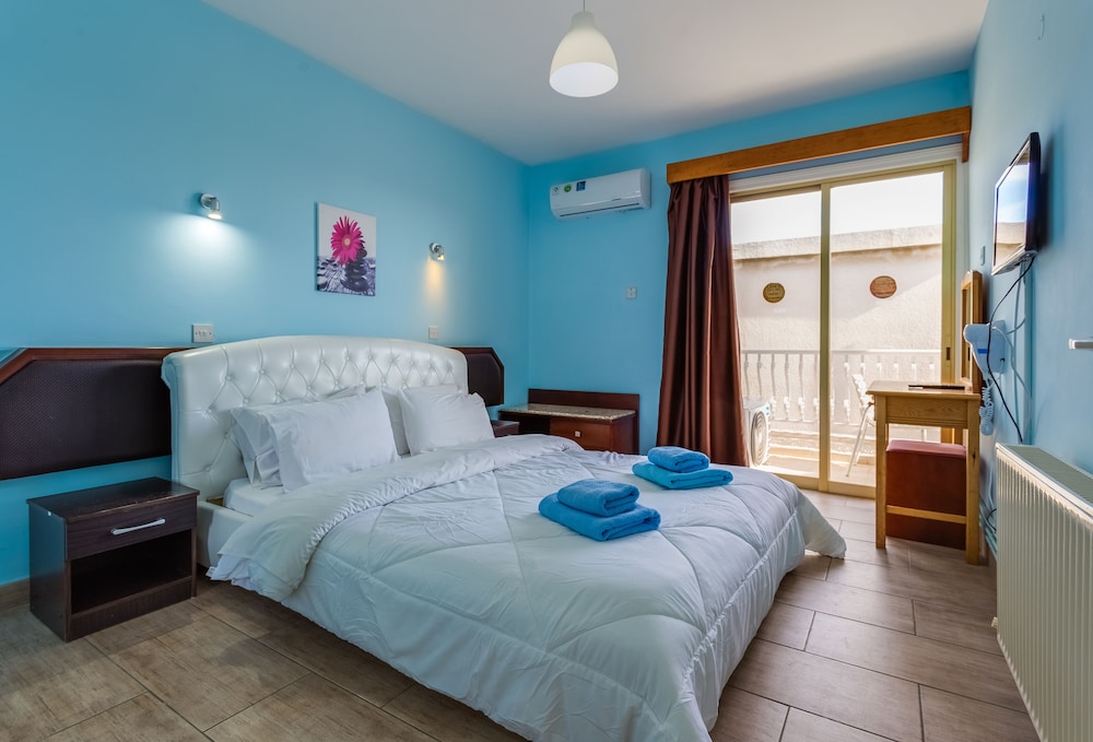 Antonis G Hotel Apartments 7/50