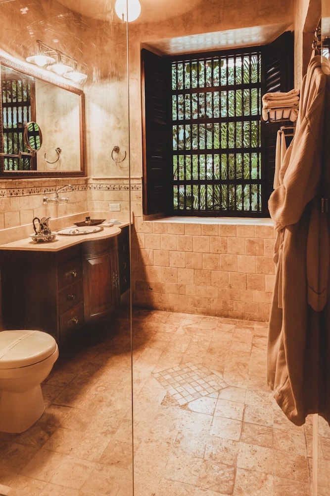 Casa Del Arzobispado Hotel 68/69