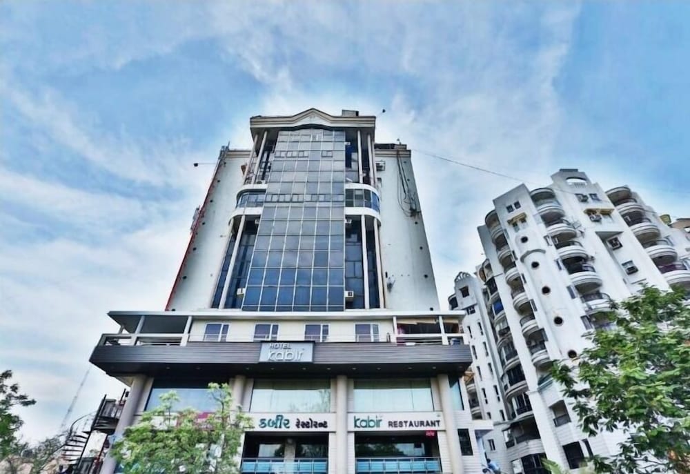 OYO Rooms Thaltej SG Highway 2/51
