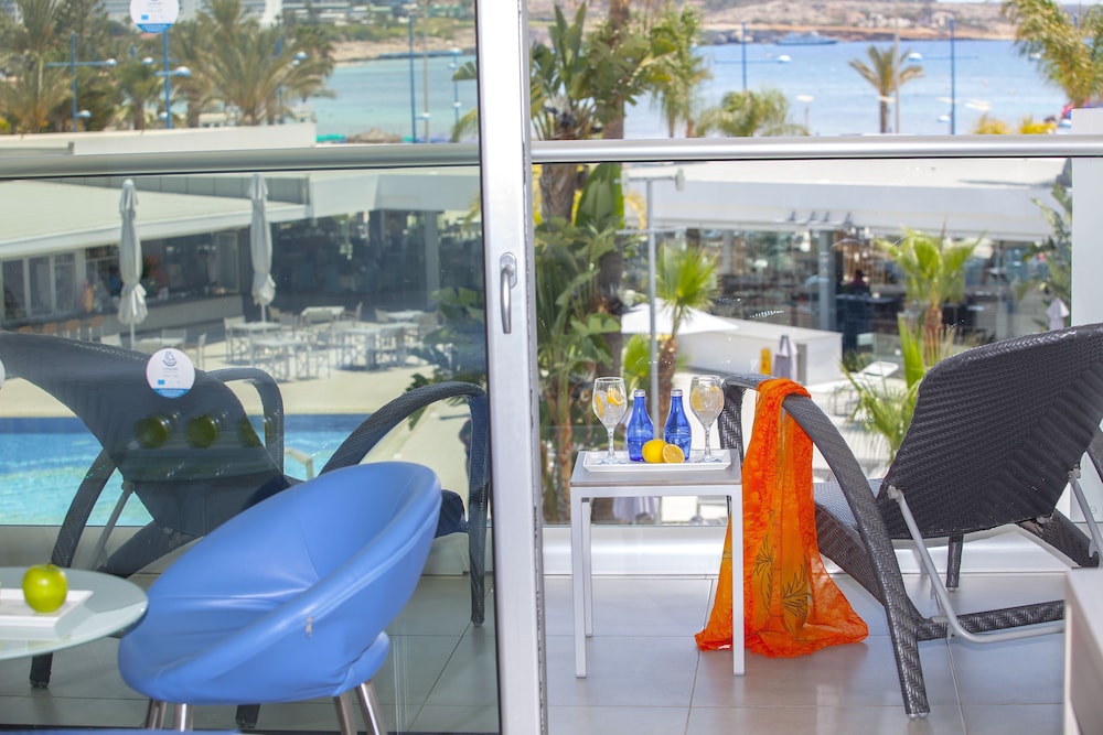 Limanaki Beach Hotel & Suites 33/36
