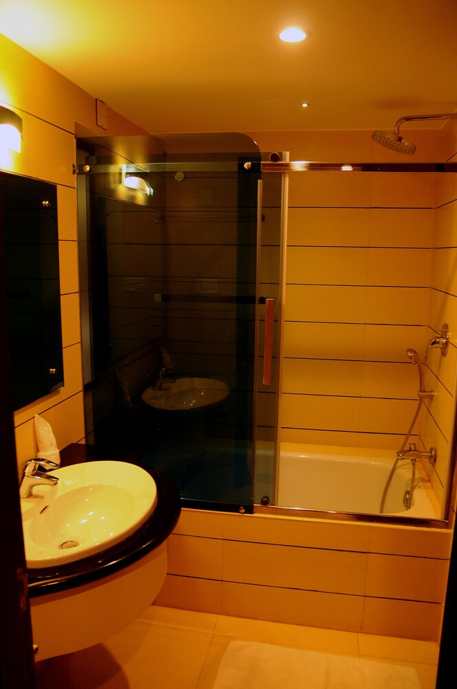 Hotel Holiday Vista 24/25