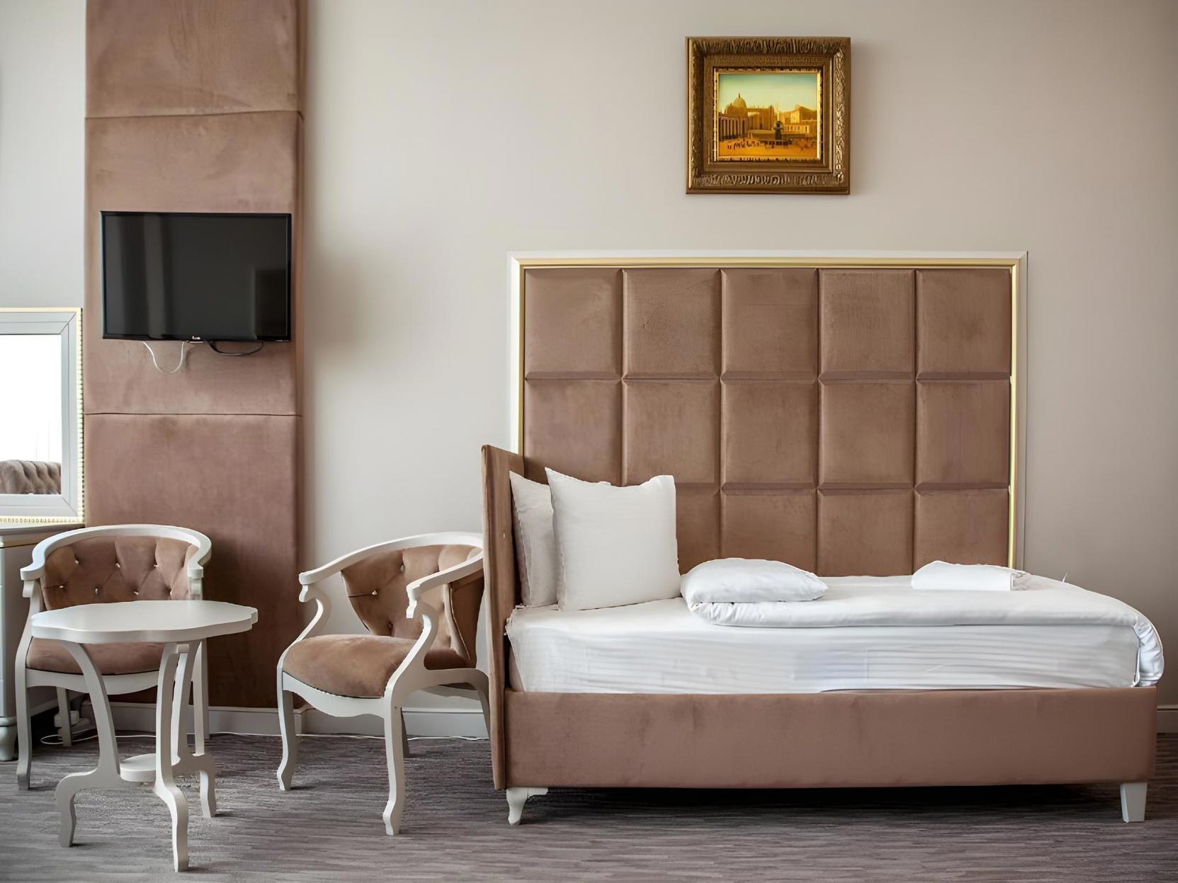 Deluxe, Queen Bed