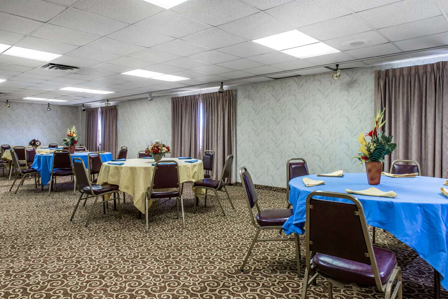 Quality Inn & Suites Fairview - Erie 42/46
