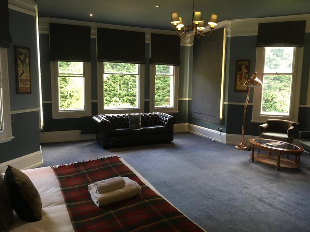 Worplesdon Place Hotel 49/70