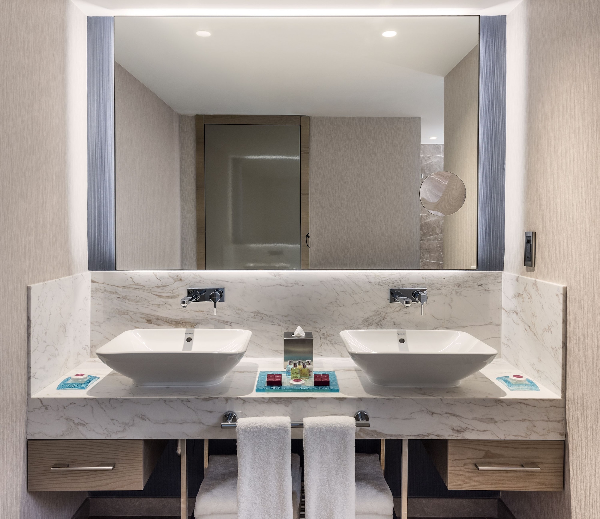 Premium, Twin Beds, Lateral Side Sea View, Sofa, Crowne Plaza Istanbul - Florya 10/10