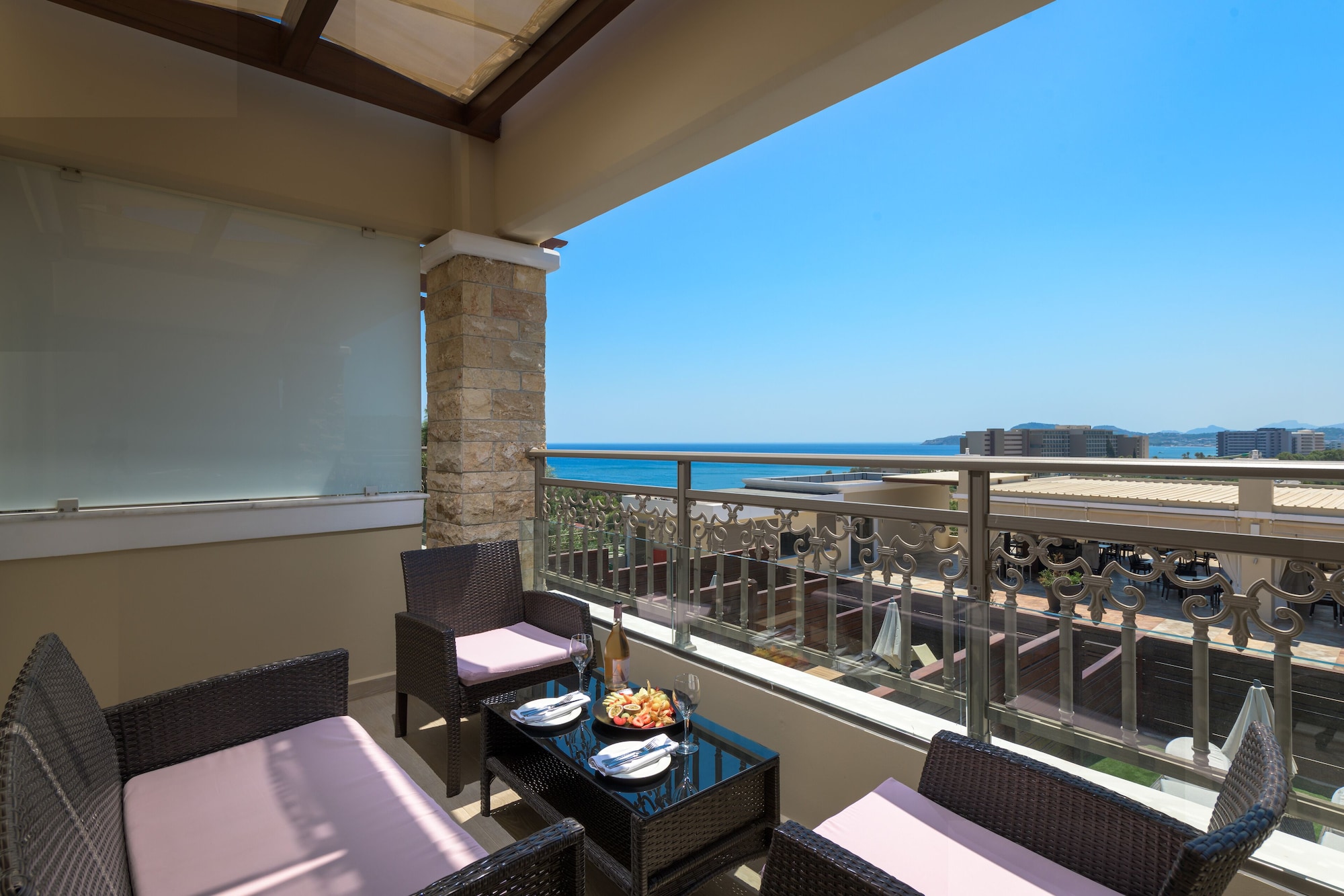 جناح بانورامي بسرير كينج بإطلالة على البحر مع أريكة بمسبح خاص، La Marquise Luxury Resort Complex 6/7
