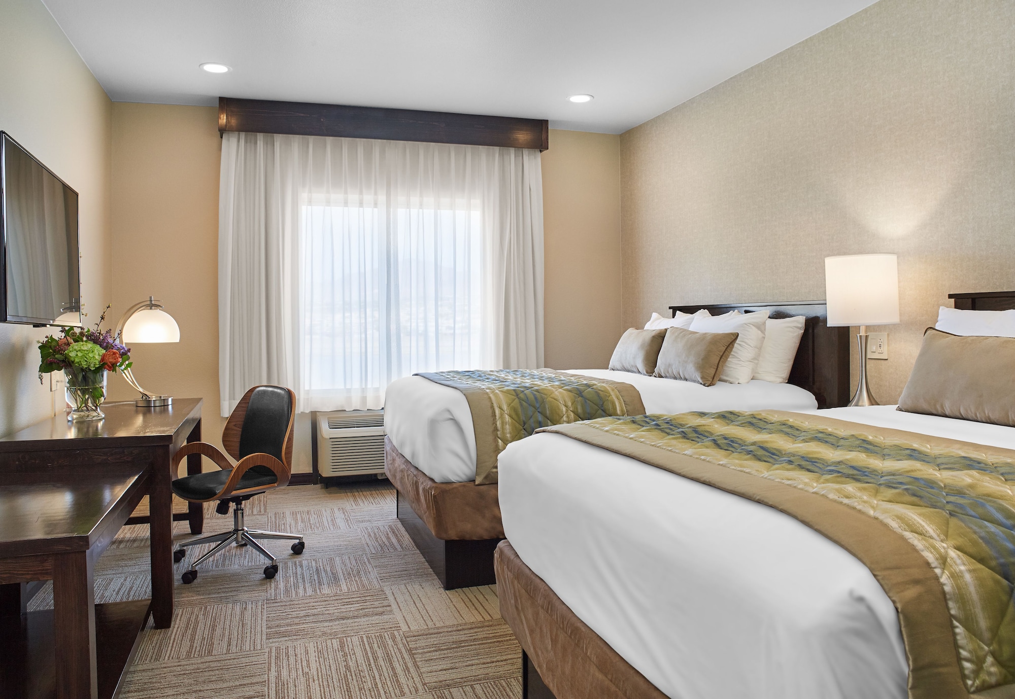 Standard, King Bed, Track View