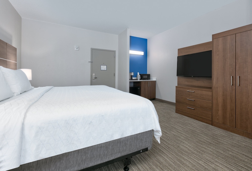 Suite, King Bed, Accessible