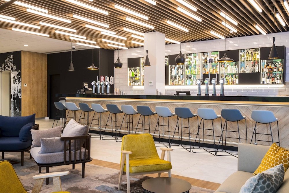 Lobby at Courtyard By Marriott Edinburgh West, EDINBURGH
