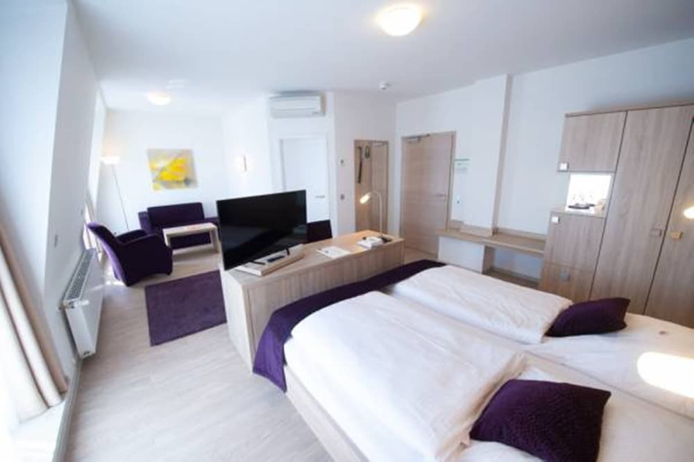 Bruhls Hotel Trapp 12/50