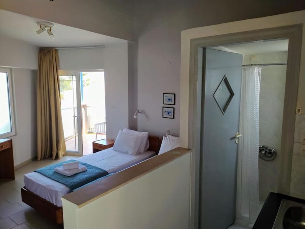 Girogiali Beach Hotel 40/50