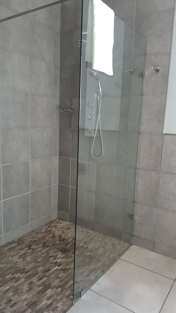 Luxury Heights Guesthouse 25/26