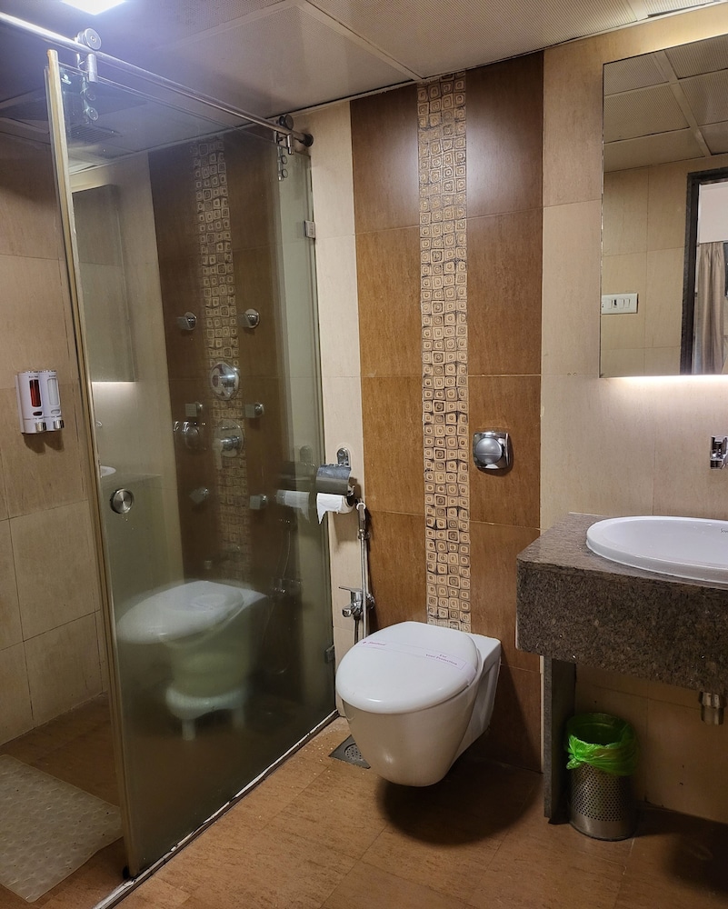 HOTEL MAHARANA INN 49/50