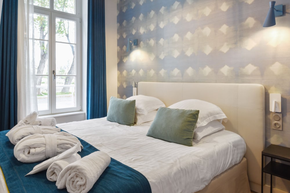1 Bedroom, Apartment, Double Bed, Sofa, Custom Building