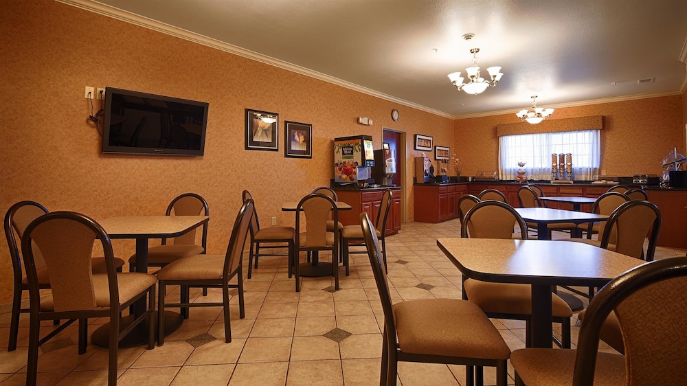 Best Western Henrietta Inn & Suites 28/33