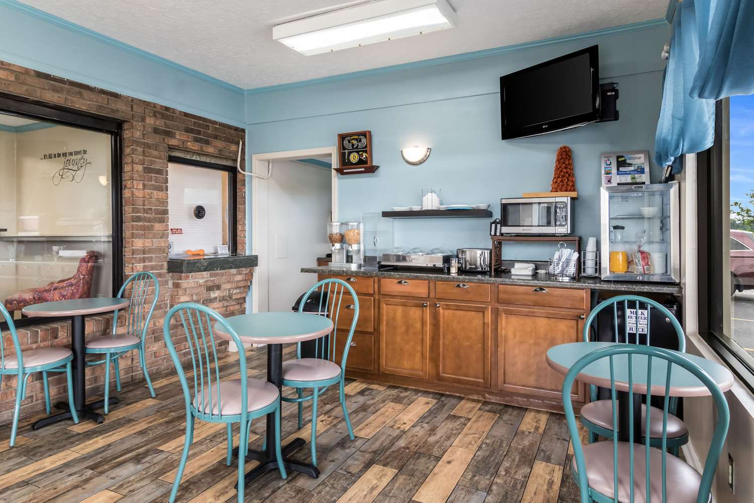 Rodeway Inn Cadiz, KY 20/25