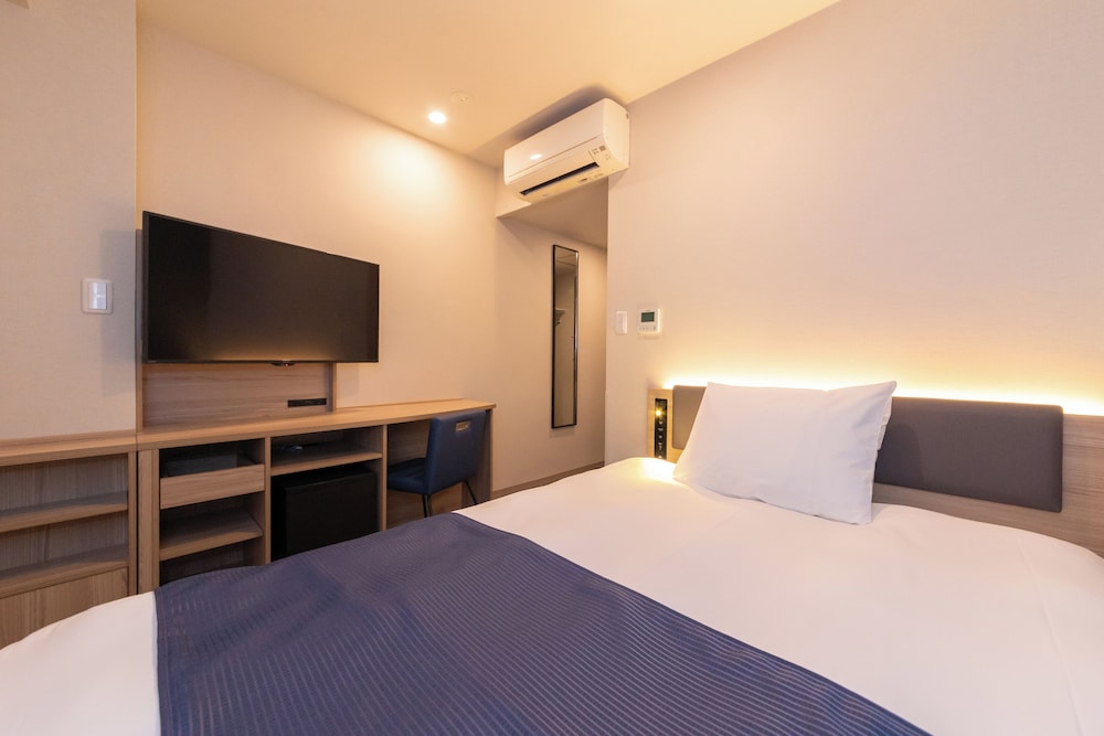 SEMI ROOM, SEMI DOUBLE BED