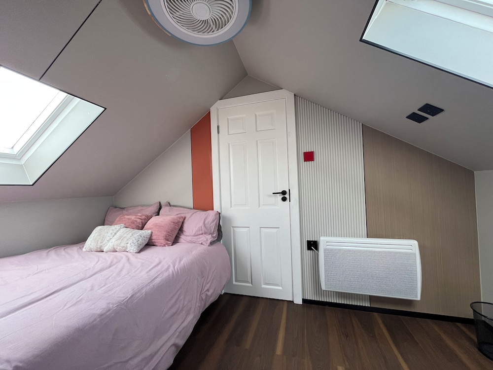 OYO Welsh Holiday Accommodation - Modern Stay 16/32