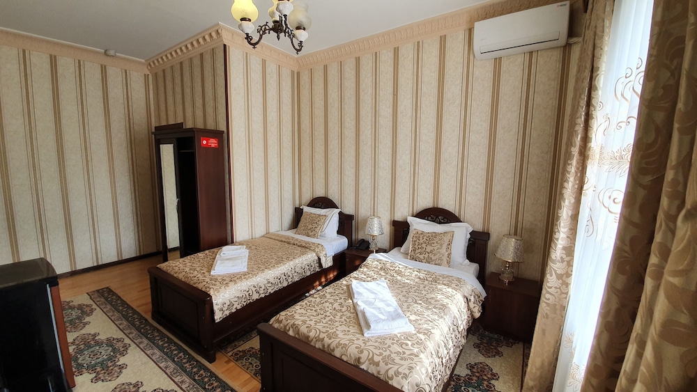 Sarbon Hotel 39/72