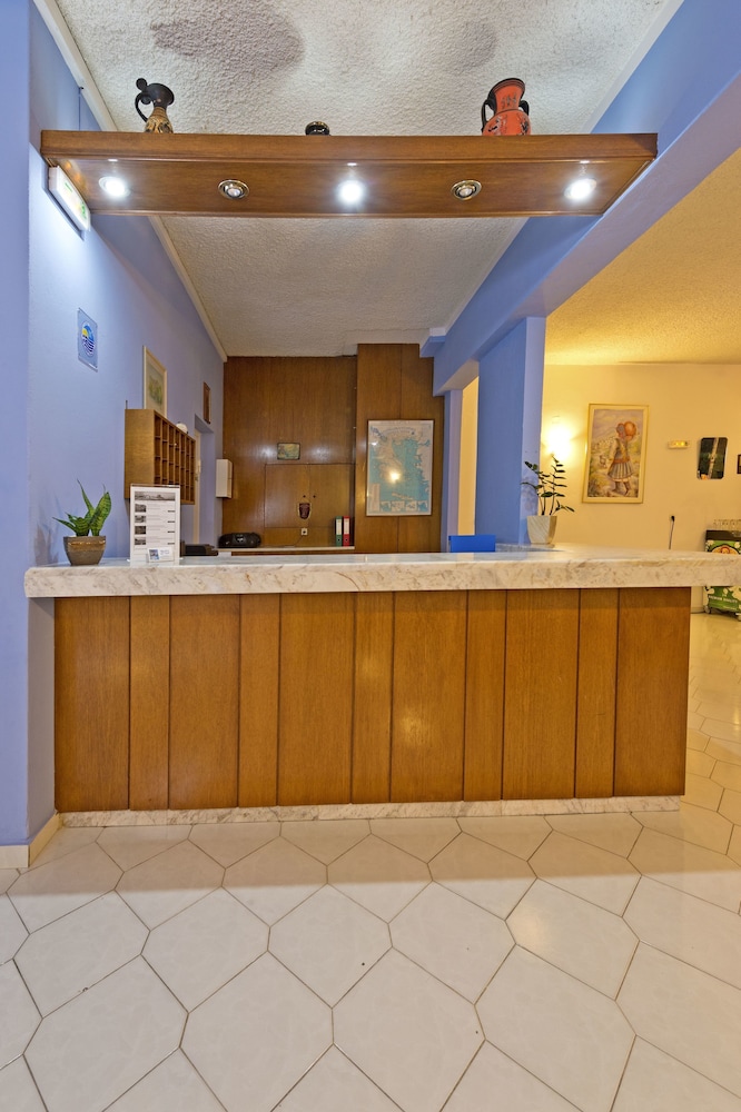 Lobby at Trianta Hotel Apartments, IALYSSOS