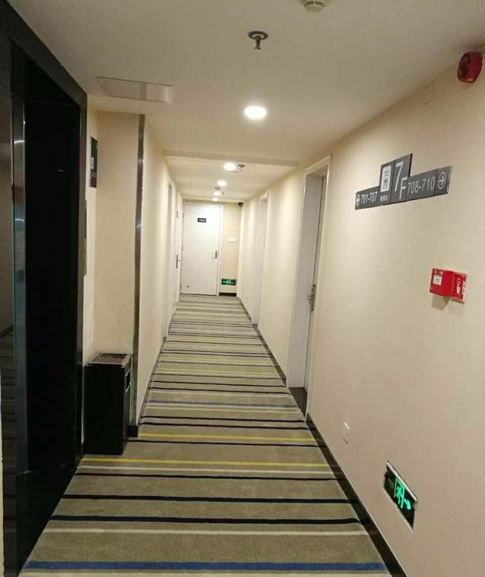 7 Days Inn (Changsha Yinpenling Liugoulong Metro Station) 35/44