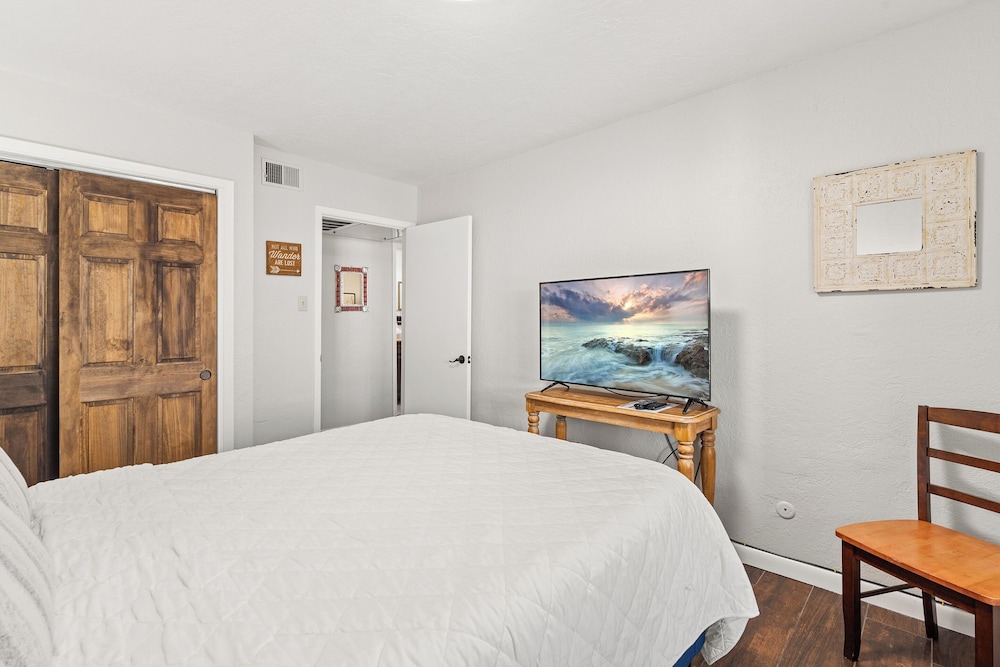 CONDOMINIUM, 2 BEDROOMS