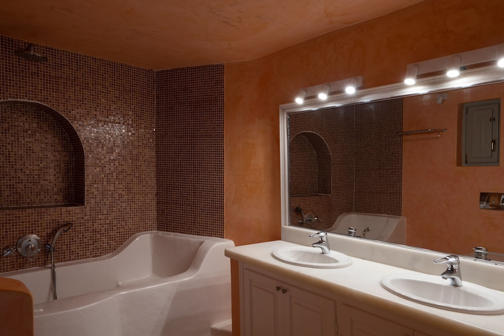 Asha Luxury Suites - Adults Only 61/67