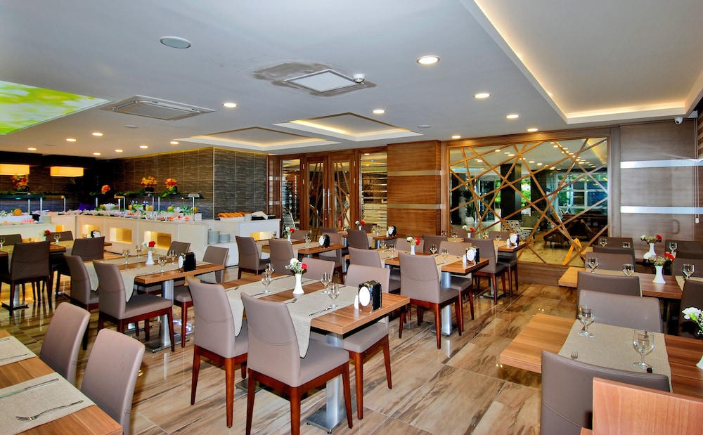 Kleopatra Ramira Hotel 30/36
