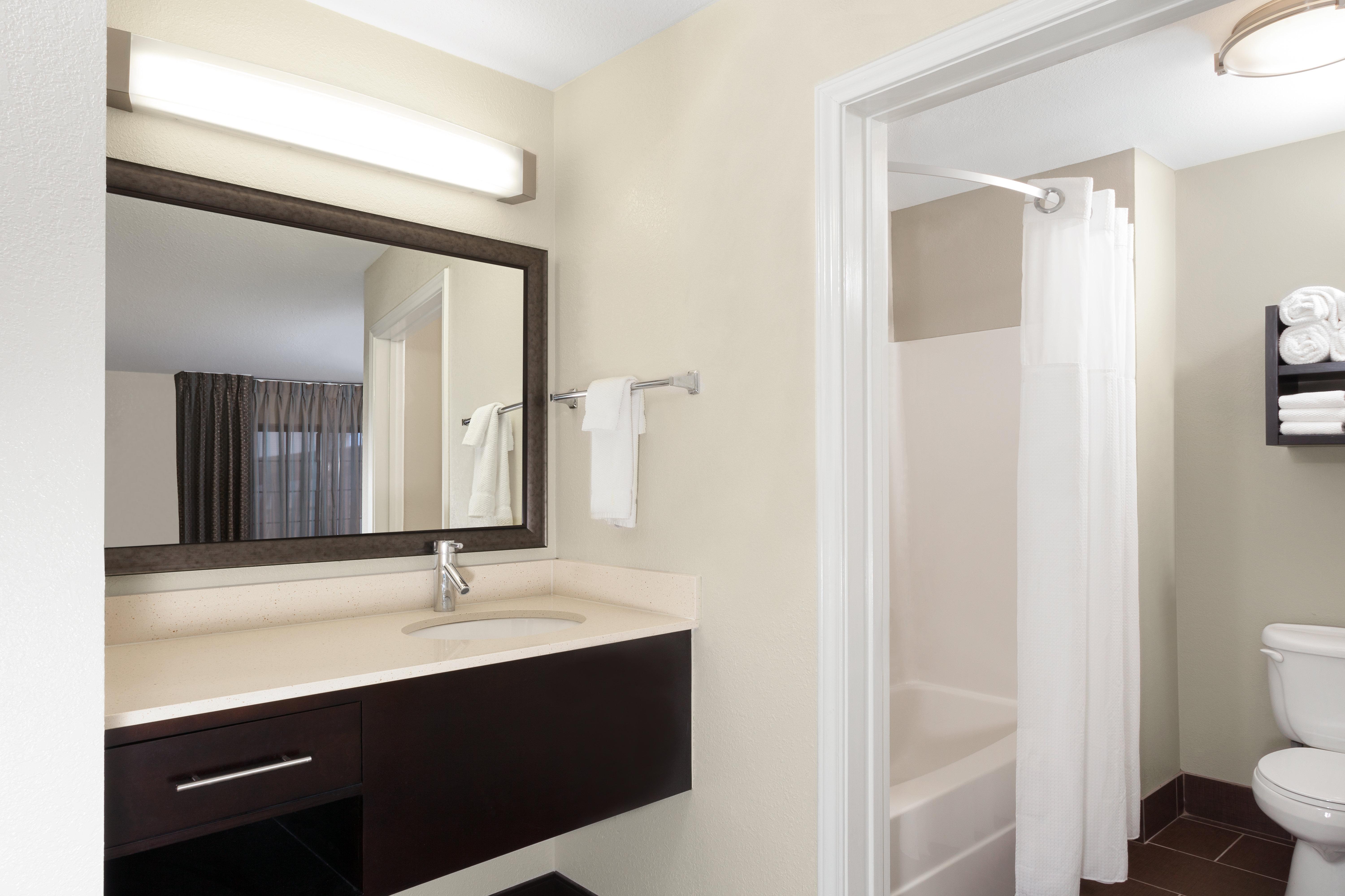 2 Bedrooms, Suite