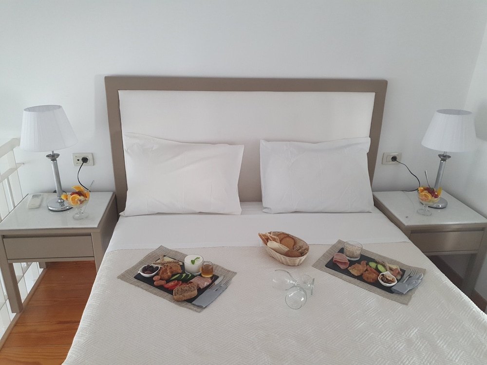 Elizabeth Suites 10/50