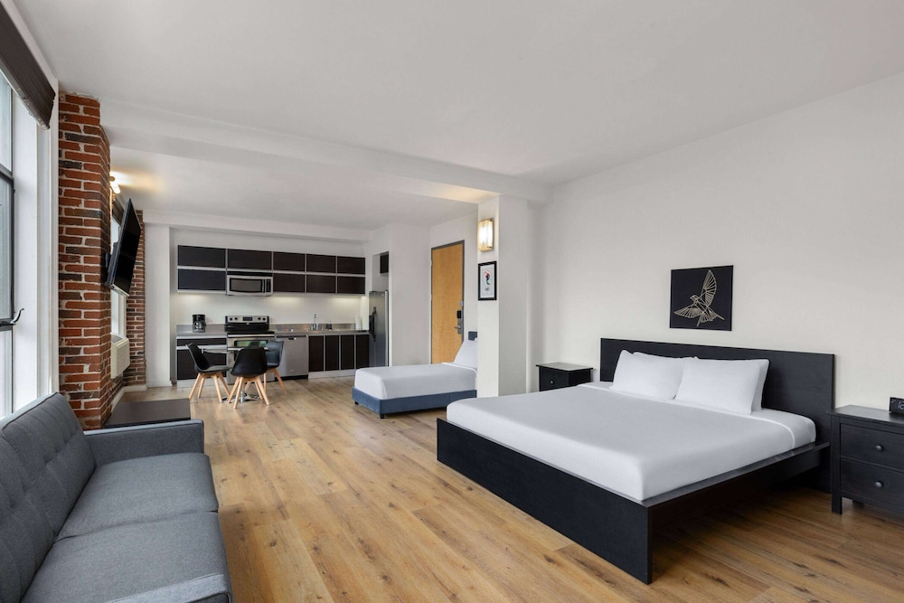 LOFT, SUITE, MULTIPLE BEDS