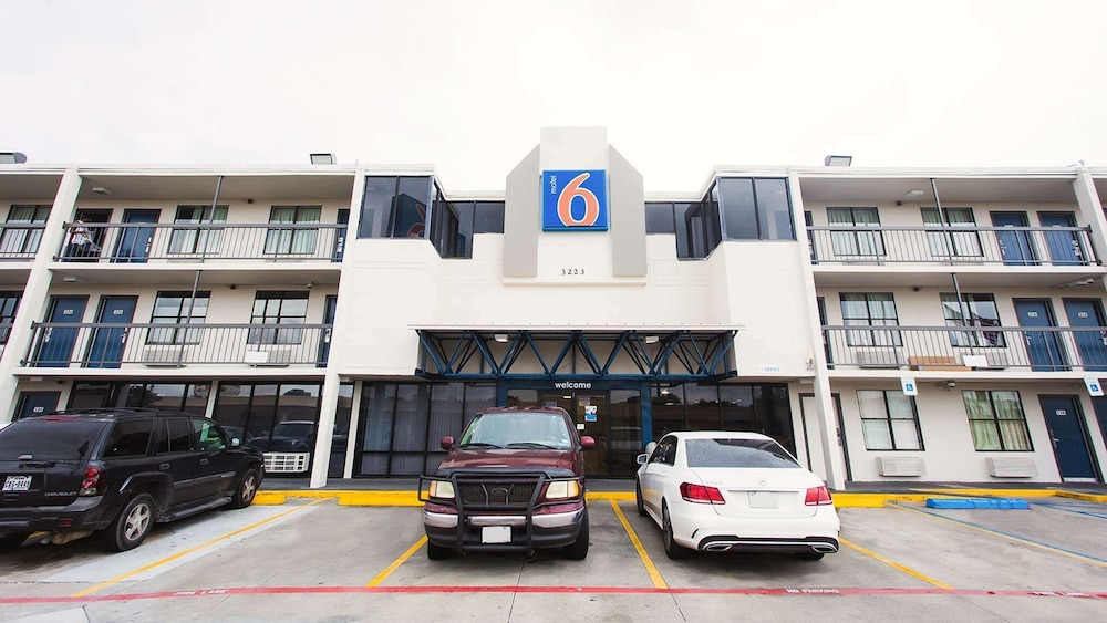 Motel 6 Houston, Tx-Medical Center/Reliant Park 8/57