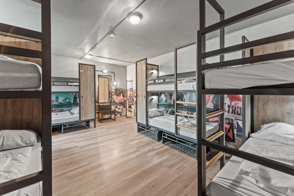 Private, 8 Beds, 4 Bunk Beds