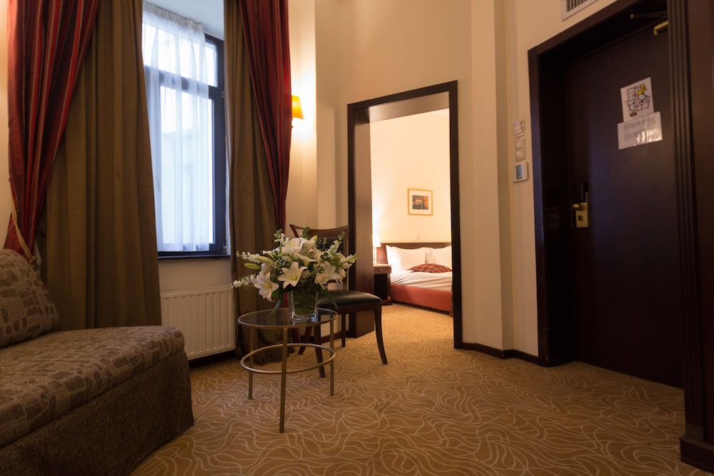 Zeus Essence Bucharest Venezia 49/64