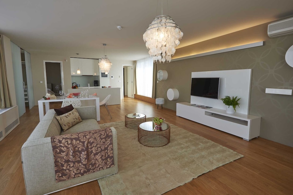 Empirent Apartments 24/50