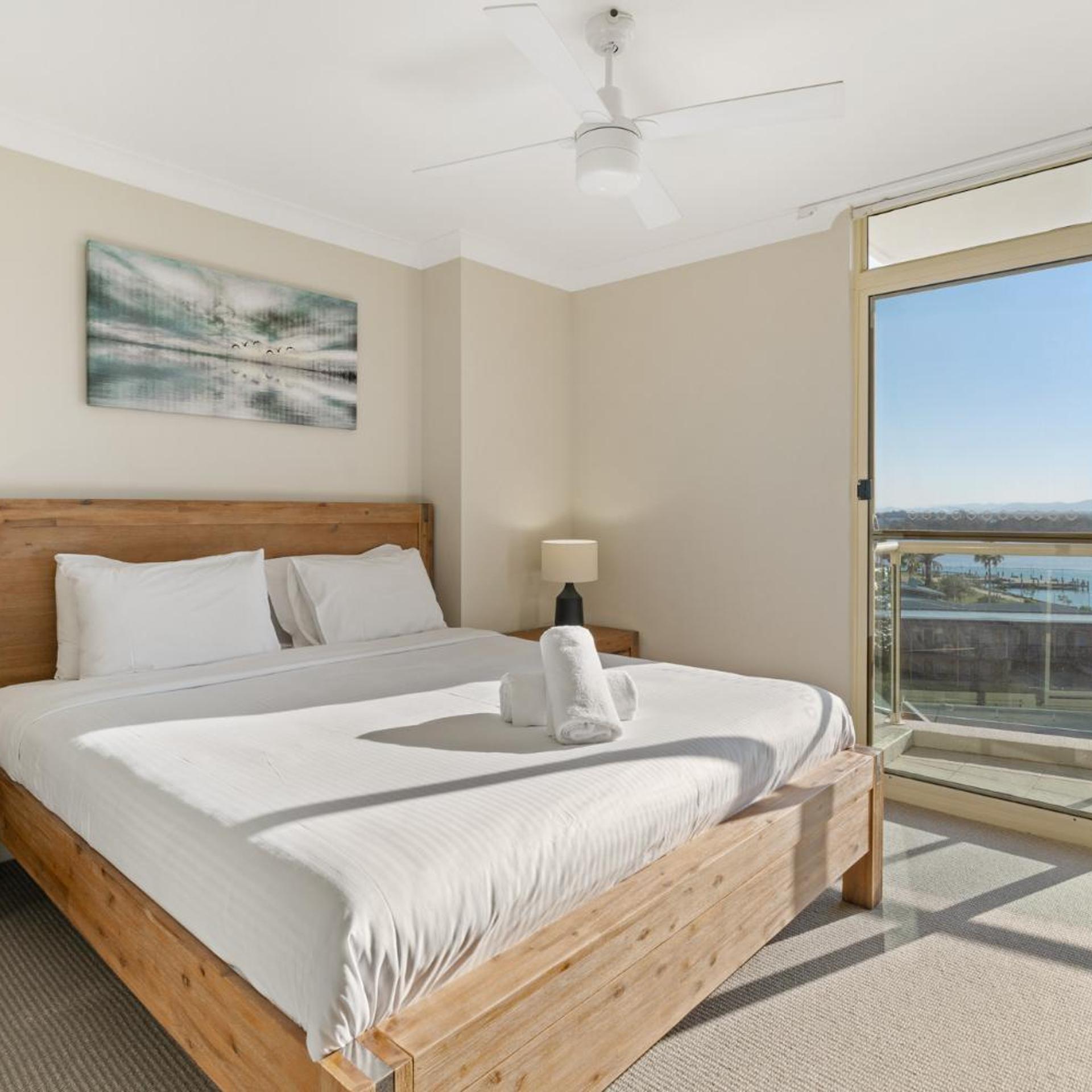 3 Bedrooms, Apartment, Partial Water View