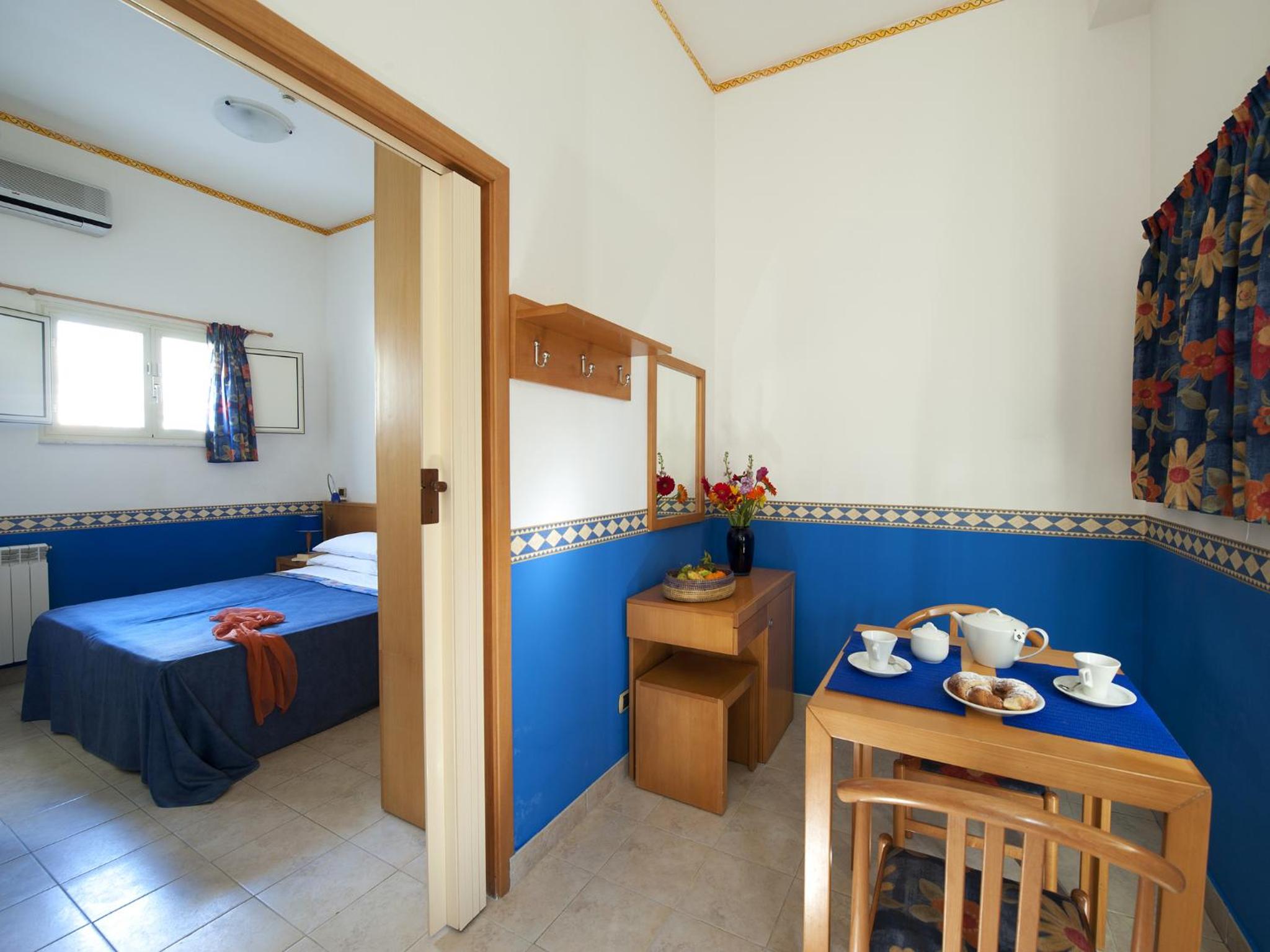 DELUXE, BUNGALOW