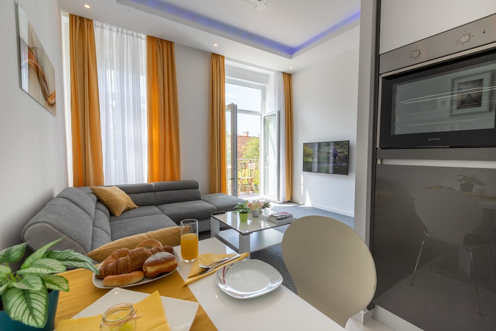 Tesla Boutique Apartments & Rooms 17/50
