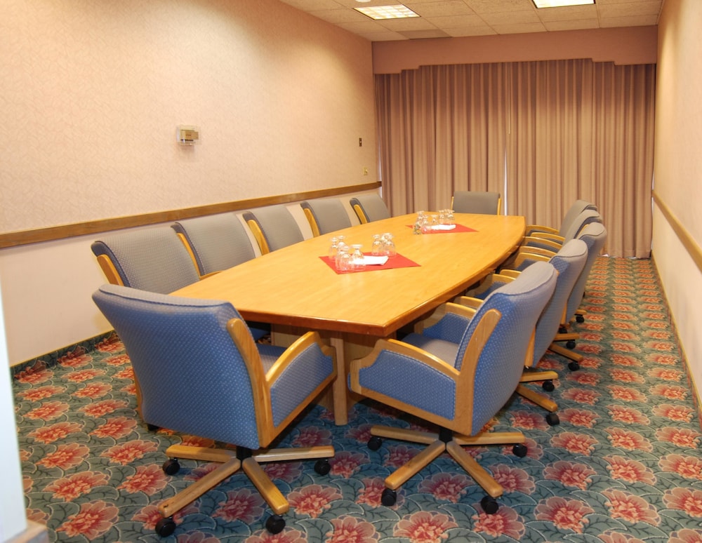 Oakland Airport Executive Hotel 59/65