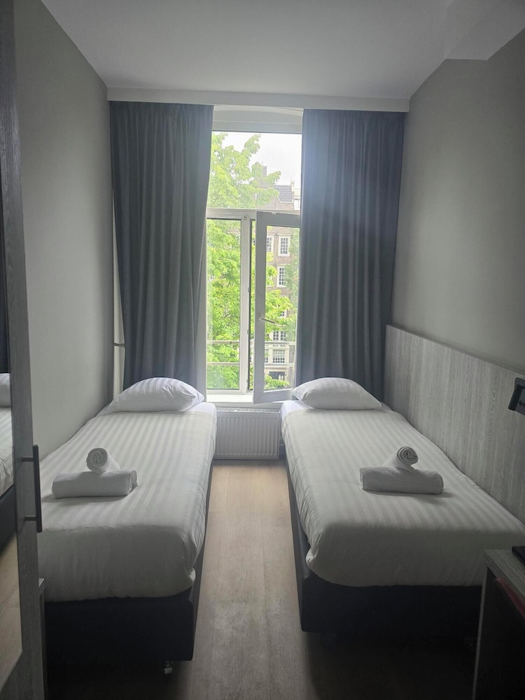 Crown Hotel 29/50