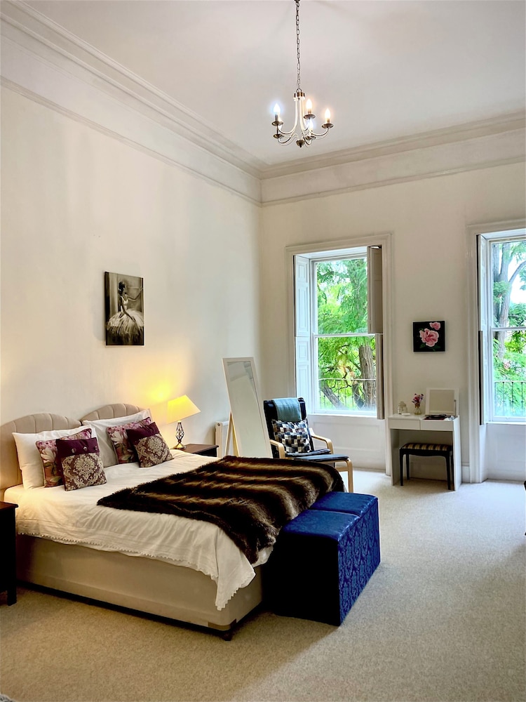 1 Bedroom, Superior, Apartment, Queen Bed, Hill View, 2 Sofa
