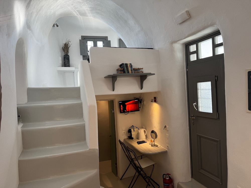 Theodora Suites - Adults Only 6/48