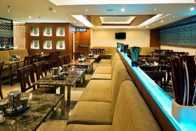 Hotel Southern Grand 44/53