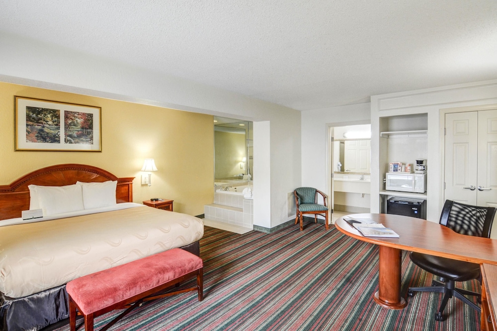 Quality Inn Suites Biltmore East 8/29