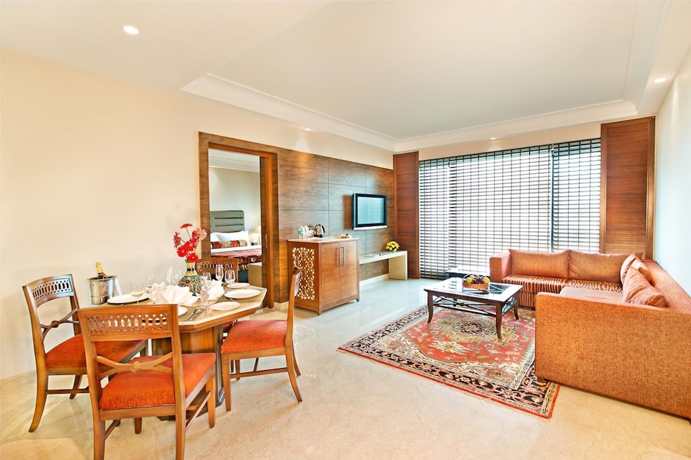 THE LALIT JAIPUR 32/50