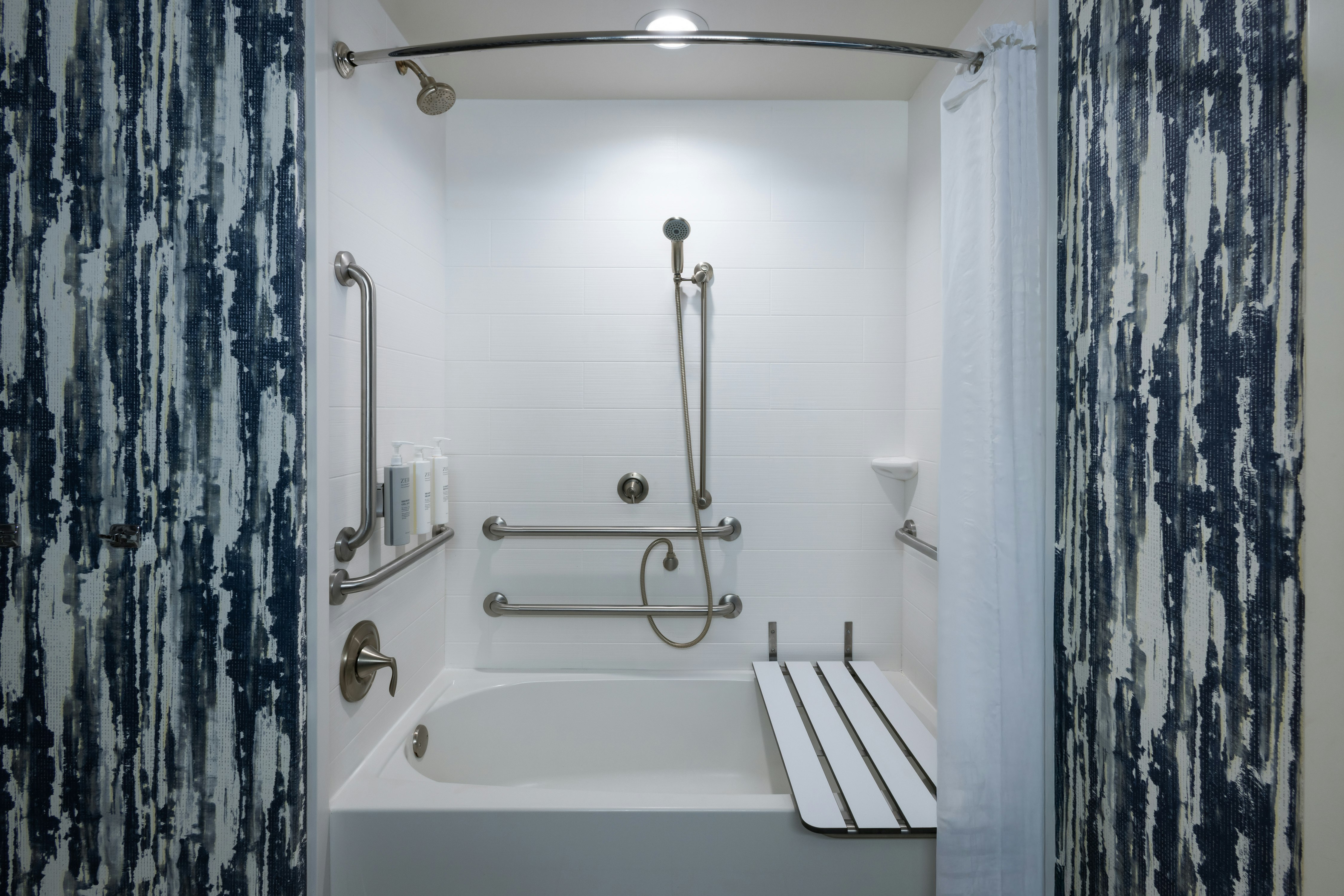 STUDIO, 2 QUEEN BEDS, ACCESSIBLE