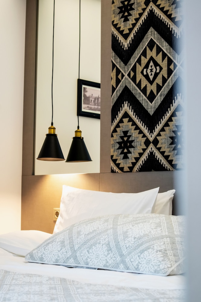 THOMAS ALBERT HOTEL 31/60
