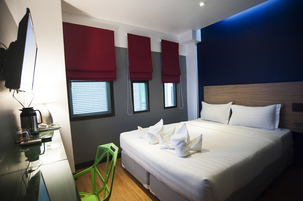 ROOM, DOUBLE BED